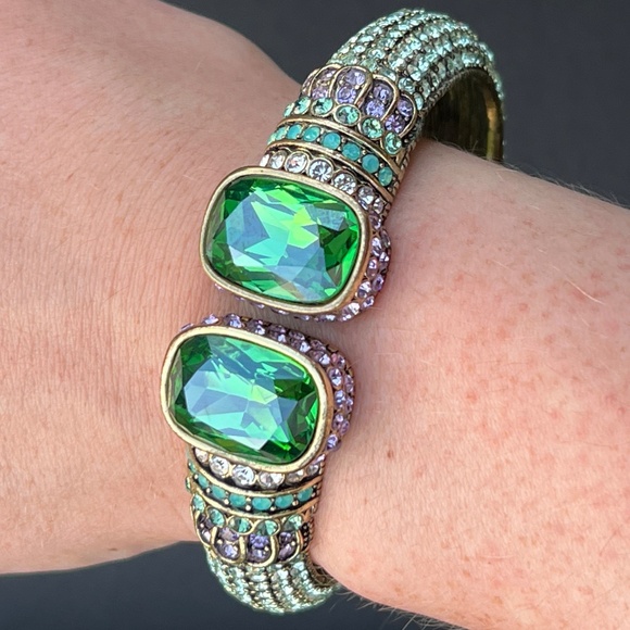 Heidi Daus Signed Hinged Cuff Bracelet Emerald Green Swarovski Crystals - Picture 2 of 15